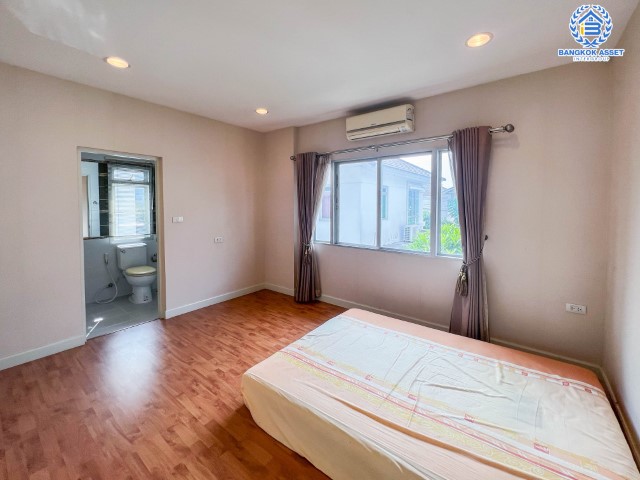 *****บ้านเดี่ยวมือสองย่านนนทบุรีฯ ม.ไลฟ์บางกอกบูเลอวาร์ด ราชพฤกษ์-รัตนาธิเบศร์ เนื้อที่กว้างขวางมากถึง 63 ตร.ว.  ฟังก์ชัน 3 ห้องนอน 3 ห้องน้ำ ที่จอดรถ 2 คัน บนทำเลแห่งการเดินทาง ใกล้รถไฟฟ้าสายสีม่วง "สถานีท่าอิฐ" เชื่อมต่อถนนราชพฤกษ์